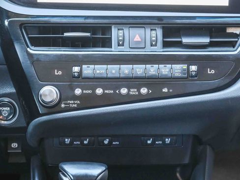 Used 2025 Lexus ES 300h w/ Premium Package FWD image 16