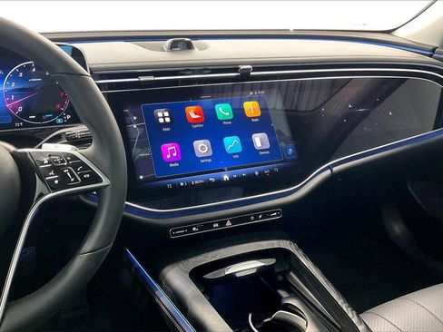 Used 2025 Mercedes-Benz E 350 4MATIC Sedan image 6