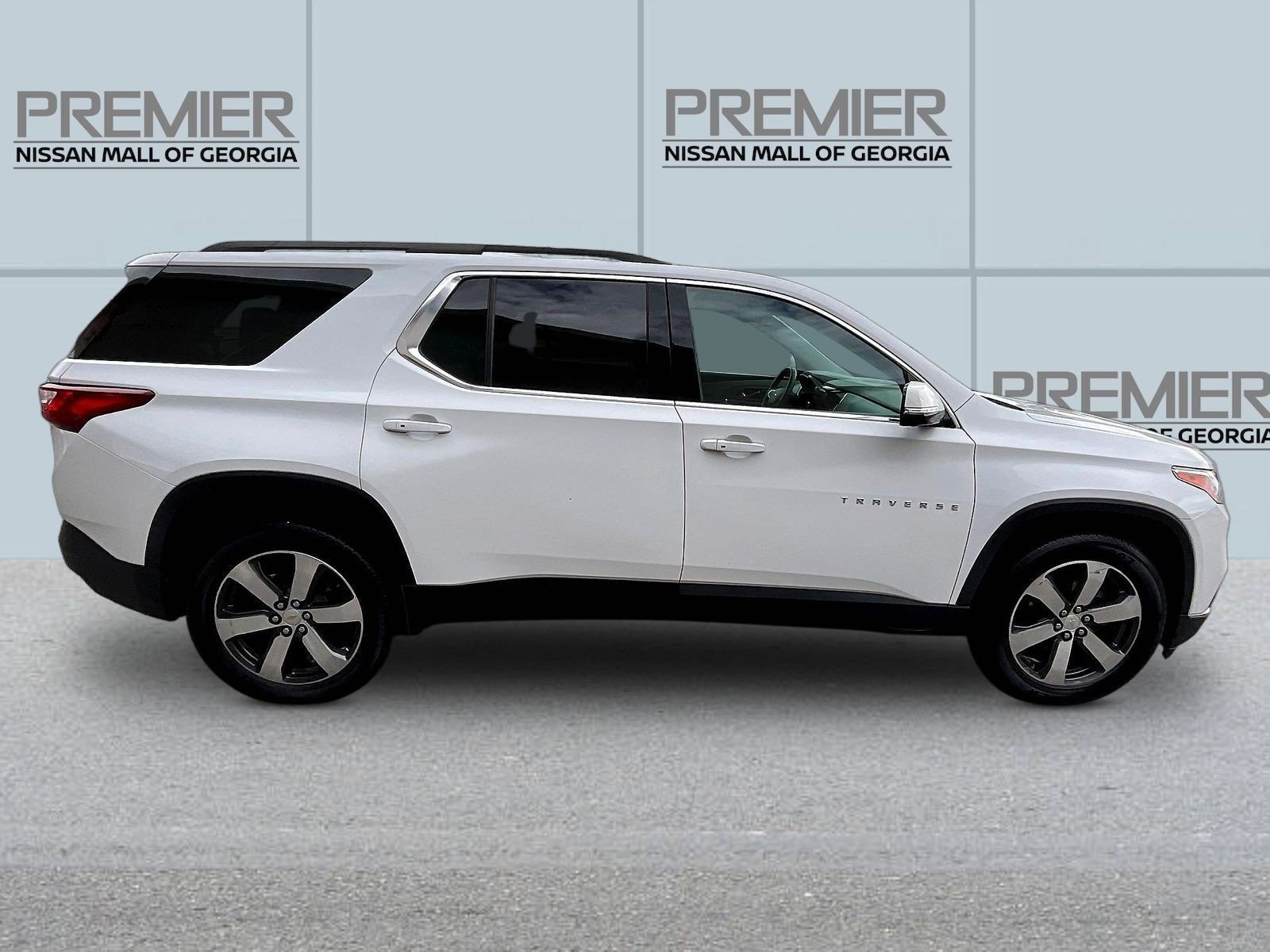 Used 2020 Chevrolet Traverse LT w/ LT Premium Package FWD image 8