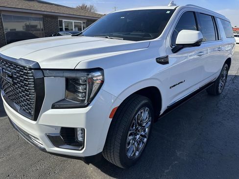 Used 2023 GMC Yukon XL Denali Ultimate image 3