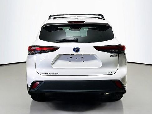 Used 2021 Toyota Highlander XLE AWD/4WD image 6