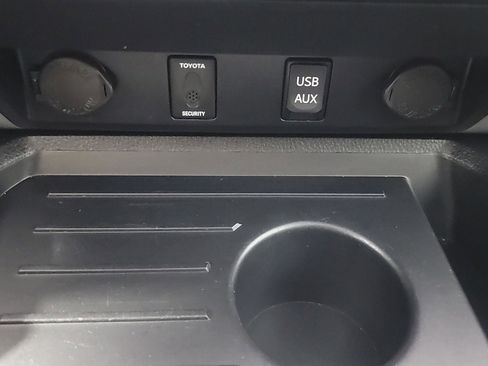 Used 2018 Toyota Tundra Limited w/ Limited Premium Package AWD/4WD image 30