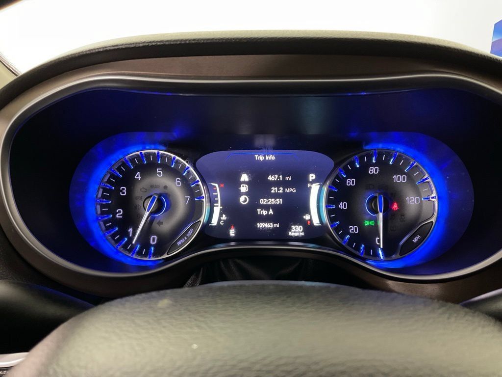 Used 2018 Chrysler Pacifica Touring-L Plus FWD image 26