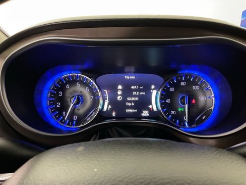 Used 2018 Chrysler Pacifica Touring-L Plus FWD image 26