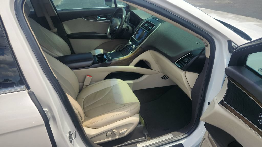 Used 2016 Lincoln MKX Reserve w/ Technology Package FWD image 19