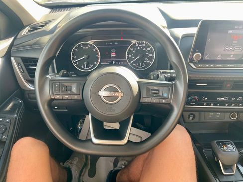 Used 2024 Nissan Rogue SV image 14