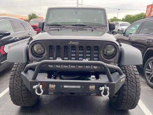 Used 2016 Jeep Wrangler Unlimited Rubicon w/ Connectivity Group AWD/4WD image 3