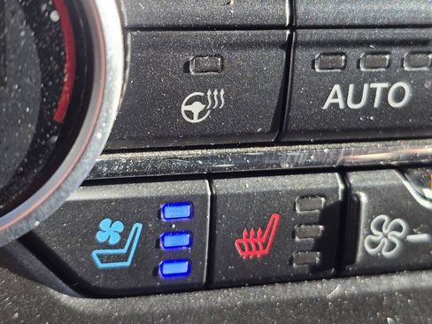 Used 2021 Ford Expedition Limited image 27