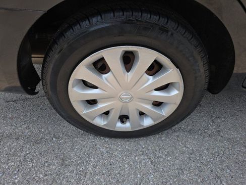 Used 2016 Nissan Versa S FWD image 11