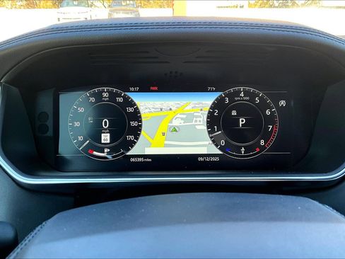 Used 2020 Land Rover Range Rover HSE image 25