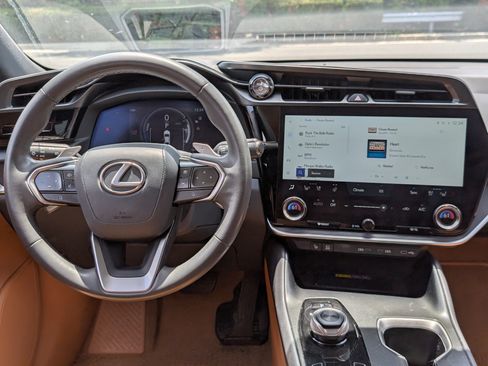 Used 2023 Lexus RZ 450e Premium w/ Technology Package AWD/4WD image 17