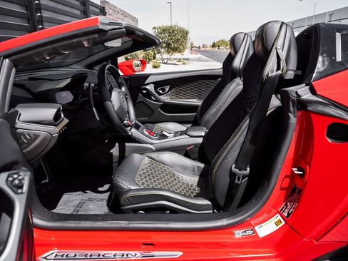 Used 2023 Lamborghini Huracan EVO RWD image 31
