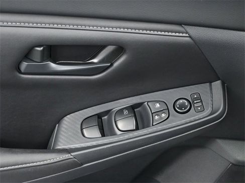 Used 2025 Nissan Sentra S image 10