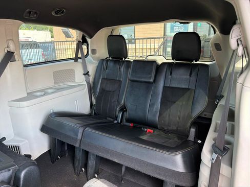 Used 2020 Dodge Grand Caravan SXT FWD image 34