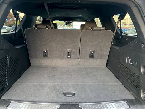 Used 2025 Chevrolet Suburban Premier RWD image 13