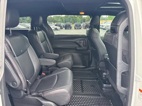 Used 2025 Toyota Sienna XSE AWD/4WD image 14