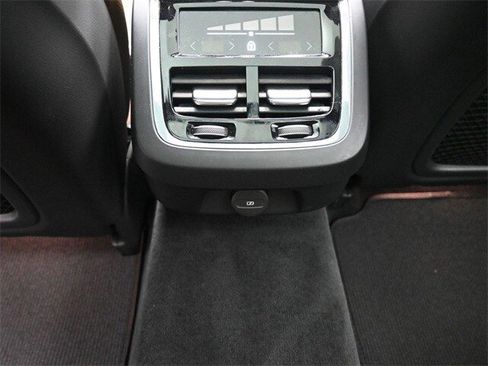 Certified 2025 Volvo V90 B6 Cross Country Plus image 22