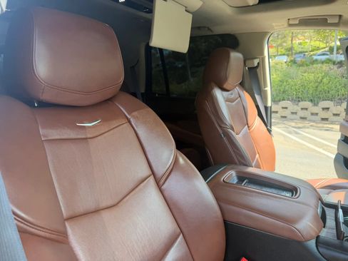 Used 2017 Cadillac Escalade Premium Luxury AWD/4WD image 22