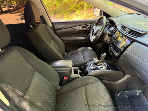 Used 2019 Nissan Rogue SV image 12