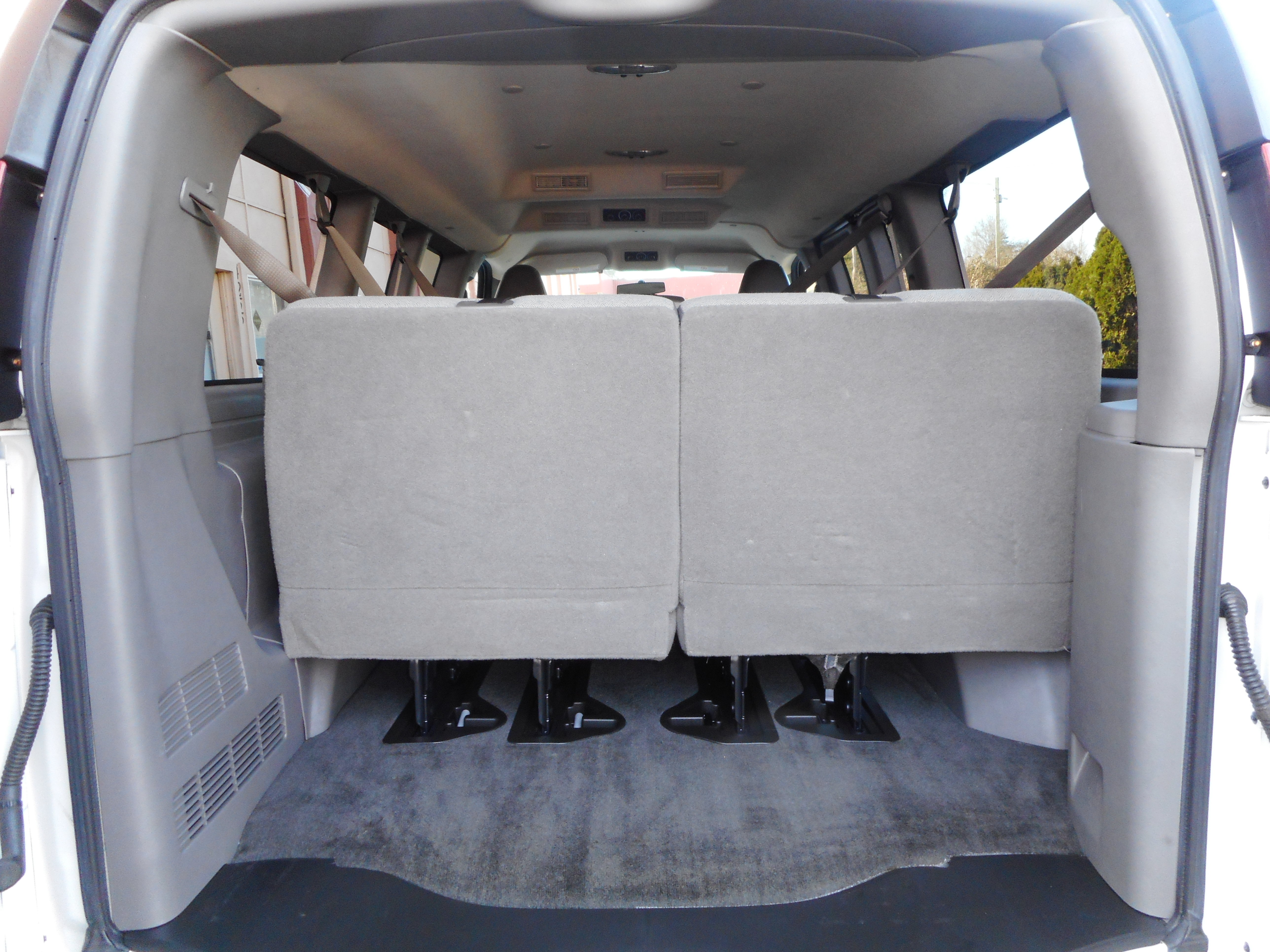 Used 2017 Chevrolet Express 3500 LT w/ LT Preferred Equipment Group RWD image 18