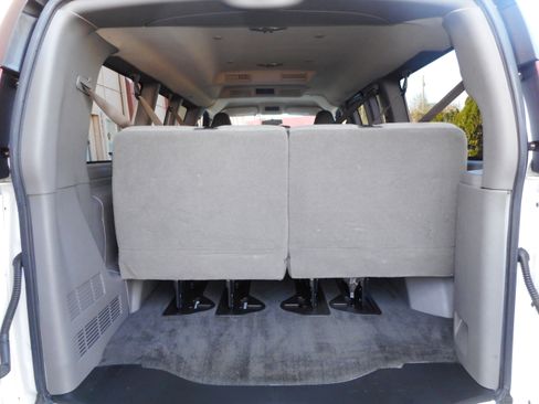 Used 2017 Chevrolet Express 3500 LT w/ LT Preferred Equipment Group image 18