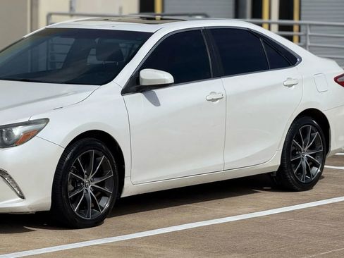Used 2015 Toyota Camry XSE w/ Moonroof Package FWD image 4