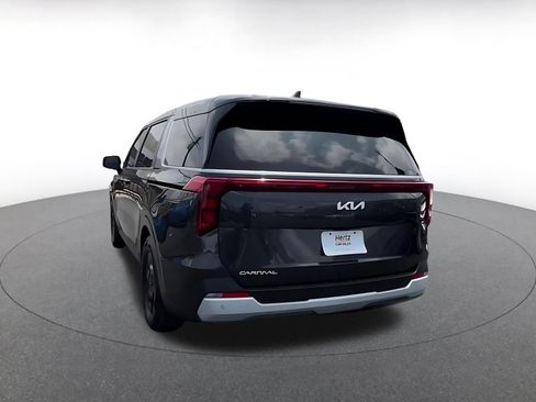 Used 2026 Kia Carnival FWD image 11