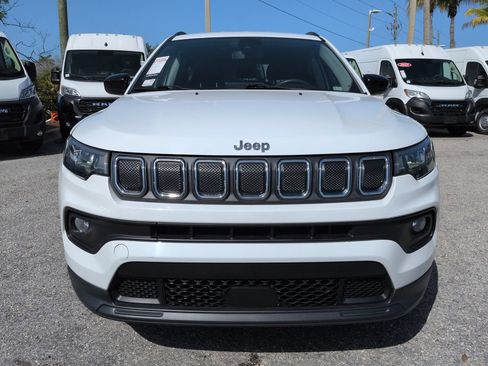 Used 2022 Jeep Compass Latitude FWD image 3