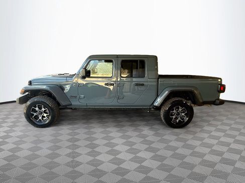 Used 2025 Jeep Gladiator Nighthawk image 9