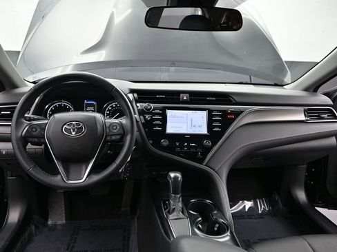 Used 2020 Toyota Camry SE image 16