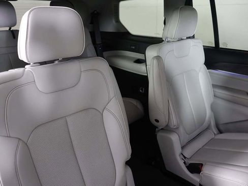 Used 2022 Jeep Grand Cherokee L Overland w/ Advanced Protech Group III image 42