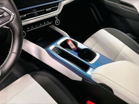 Used 2025 Chevrolet Equinox EV LT image 20