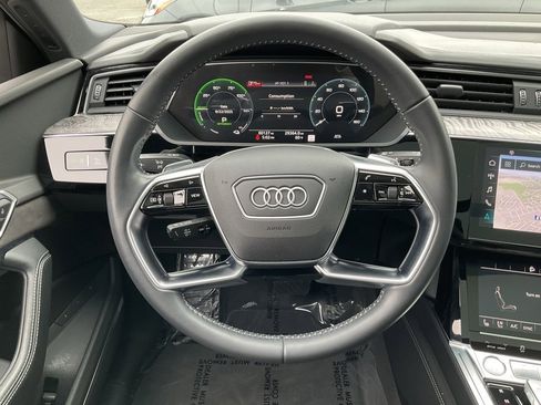 Used 2019 Audi e-tron Prestige w/ Prestige Package image 38