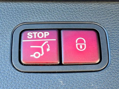 Certified 2022 Mercedes-Benz GLC 300 4MATIC image 33