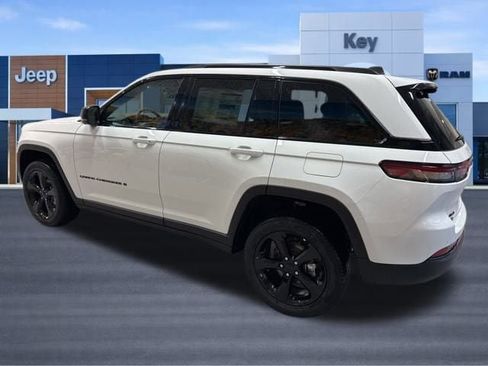 New 2025 Jeep Grand Cherokee Limited w/ Luxury Tech Group II AWD/4WD image 4