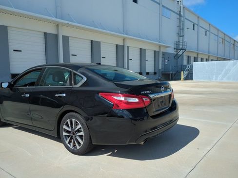 Used 2017 Nissan Altima 2.5 SV FWD image 7