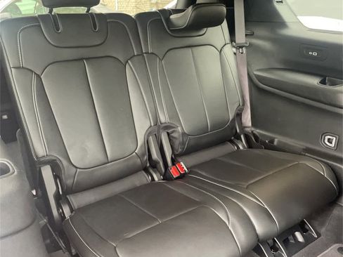 Used 2024 Jeep Grand Cherokee L Limited image 18