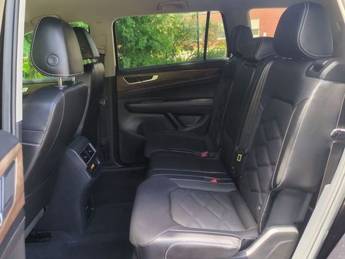 Used 2024 Volkswagen Atlas SE AWD/4WD image 24