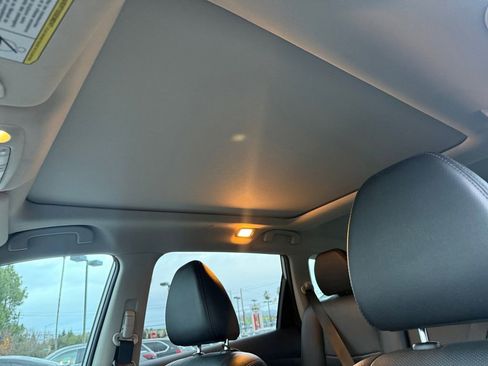 Used 2016 Nissan Rogue SL w/ SL Premium Package image 16