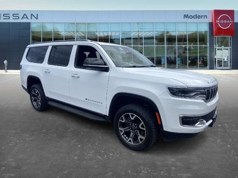 Used 2024 Jeep Wagoneer L Series III w/ Flexible Seating Group image 3