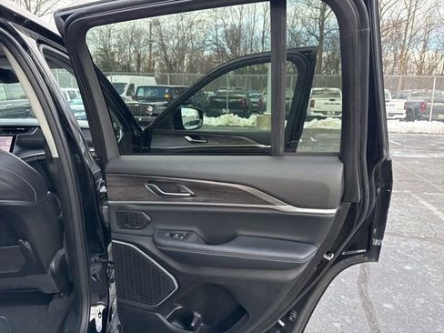 Used 2022 Jeep Grand Cherokee Limited image 32