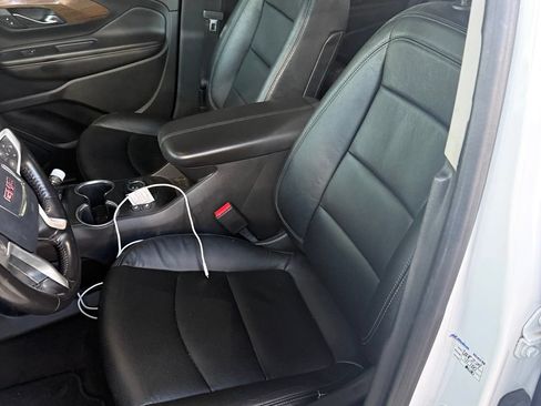 Used 2020 GMC Terrain SLE w/ Driver Convenience Package FWD image 2