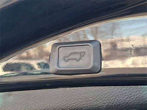 Used 2015 Toyota RAV4 Limited image 29