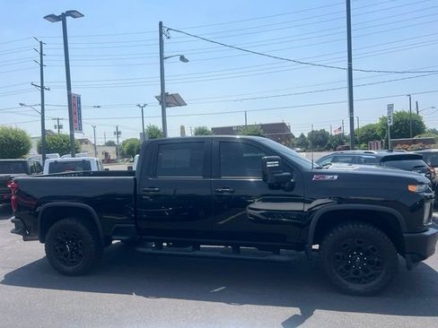 Used 2022 Chevrolet Silverado 2500 LT w/ Midnight Edition AWD/4WD image 4