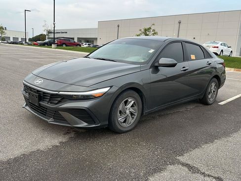 Certified 2024 Hyundai Elantra SE FWD image 1