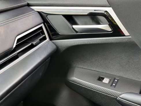Used 2025 Mitsubishi Outlander ES FWD image 29