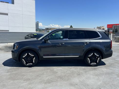 Used 2023 Kia Telluride S FWD image 3