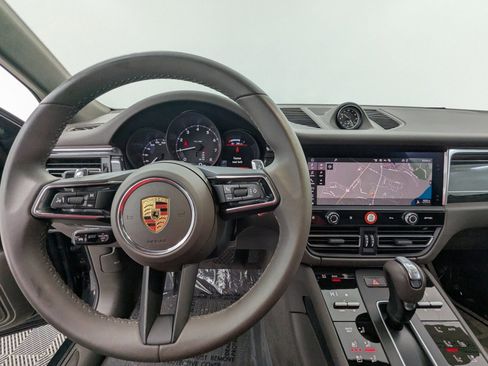 Certified 2026 Porsche Macan image 14