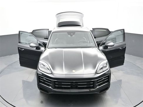 Certified 2026 Porsche Cayenne S image 32