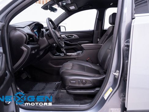 Used 2023 Chevrolet Traverse RS w/ LPO, Floor Liner Package AWD/4WD image 25